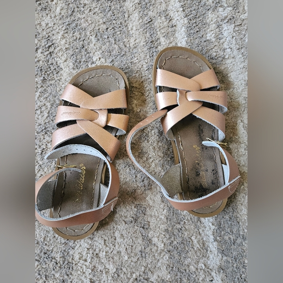 Little Girl Sandles - Picture 1 of 2
